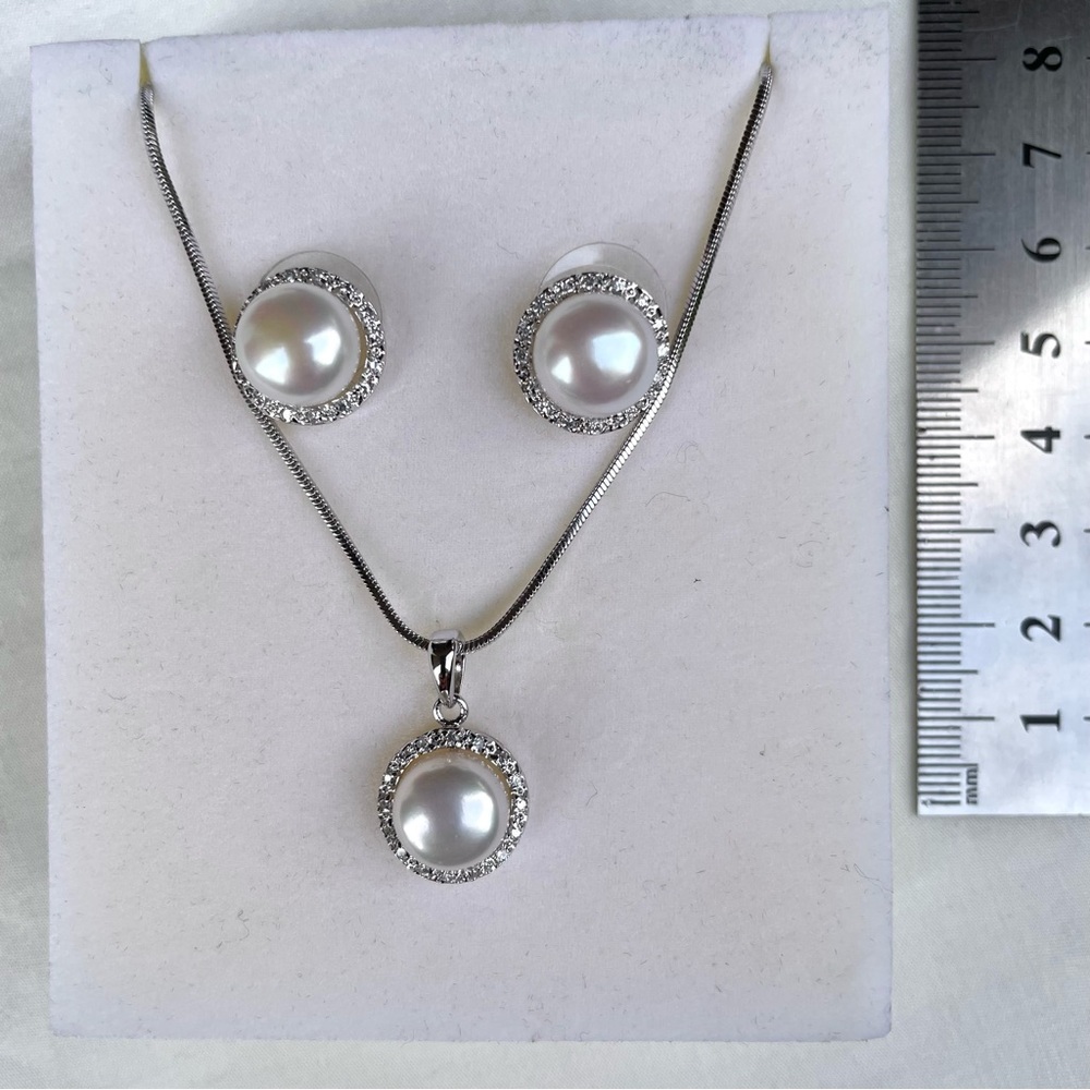 Elegant Silver and White Pearl Jewelry Set - Picture 5 of 6